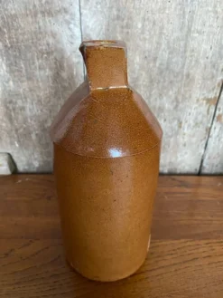 Ancienne Bouteille Doulton Lambeth Grès au Sel Marron Culot Carré 1860