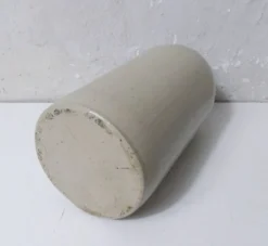 Ancienne bouteille en grès beige