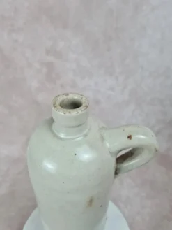 Ancienne bouteille en grès vernissé beige XIXe, avec anse, déco vintage