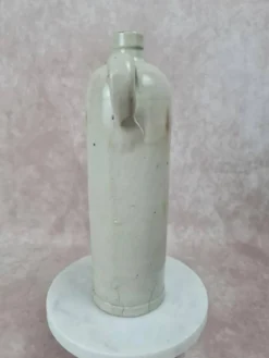 Ancienne bouteille en grès vernissé beige XIXe, avec anse, déco vintage