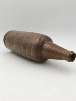 Ancienne bouteille en terre cuite vernissée, début XXème siècle