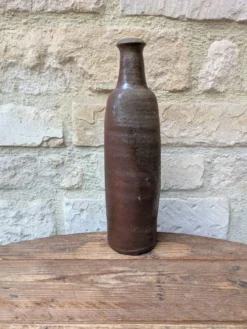 Ancienne bouteille en terre cuite faite main