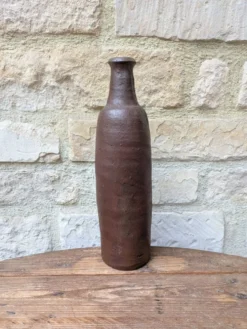 Ancienne bouteille en terre cuite faite main