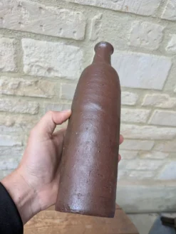 Ancienne bouteille en terre cuite faite main