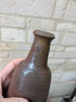 Ancienne bouteille en terre cuite faite main