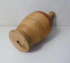 Ancienne bouteille habillée de rotin bois vintage