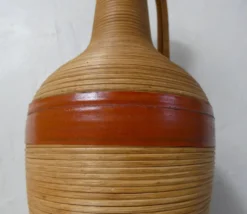 Ancienne bouteille habillée de rotin bois vintage
