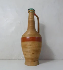 Ancienne bouteille habillée de rotin bois vintage