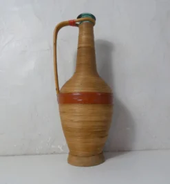 Ancienne bouteille habillée de rotin bois vintage