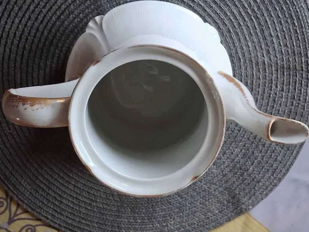 Ancienne cafetière / théière en porcelaine de Limoges