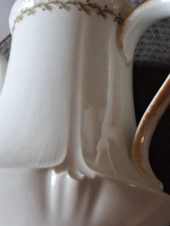 Ancienne cafetière / théière en porcelaine de Limoges