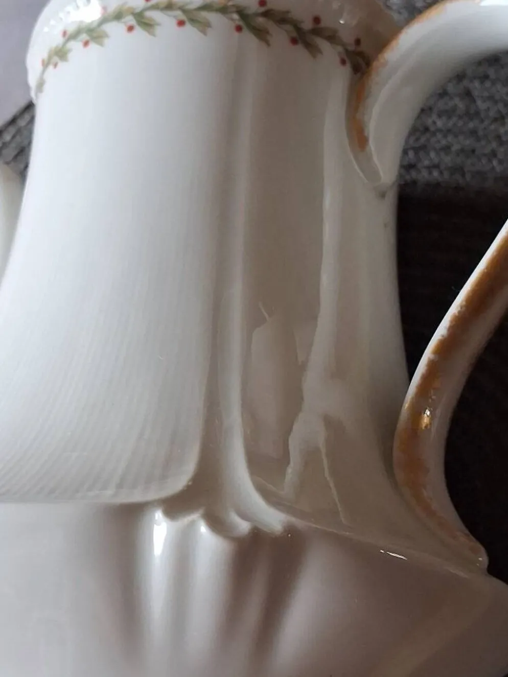 Ancienne cafetière / théière en porcelaine de Limoges