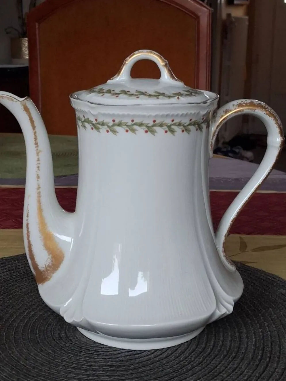 Ancienne cafetière / théière en porcelaine de Limoges