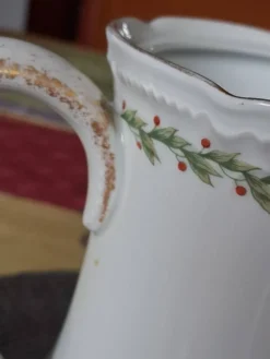 Ancienne cafetière / théière en porcelaine de Limoges