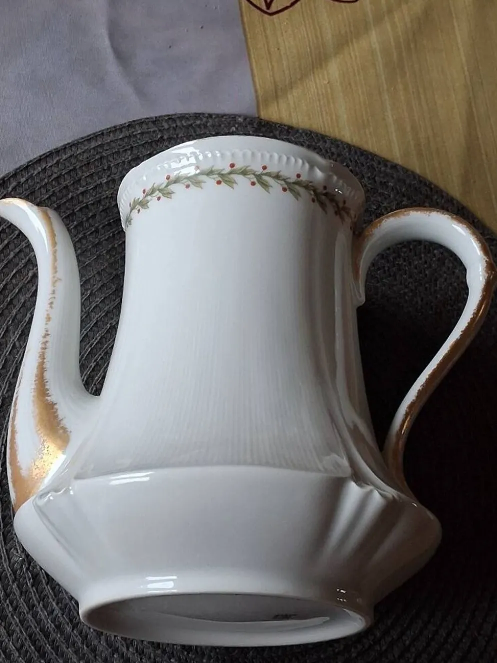 Ancienne cafetière / théière en porcelaine de Limoges