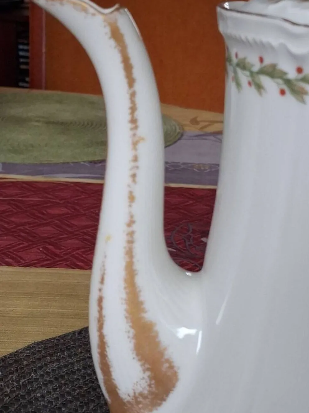 Ancienne cafetière / théière en porcelaine de Limoges