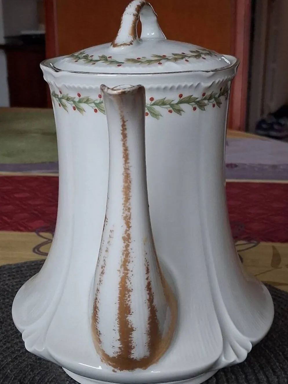 Ancienne cafetière / théière en porcelaine de Limoges