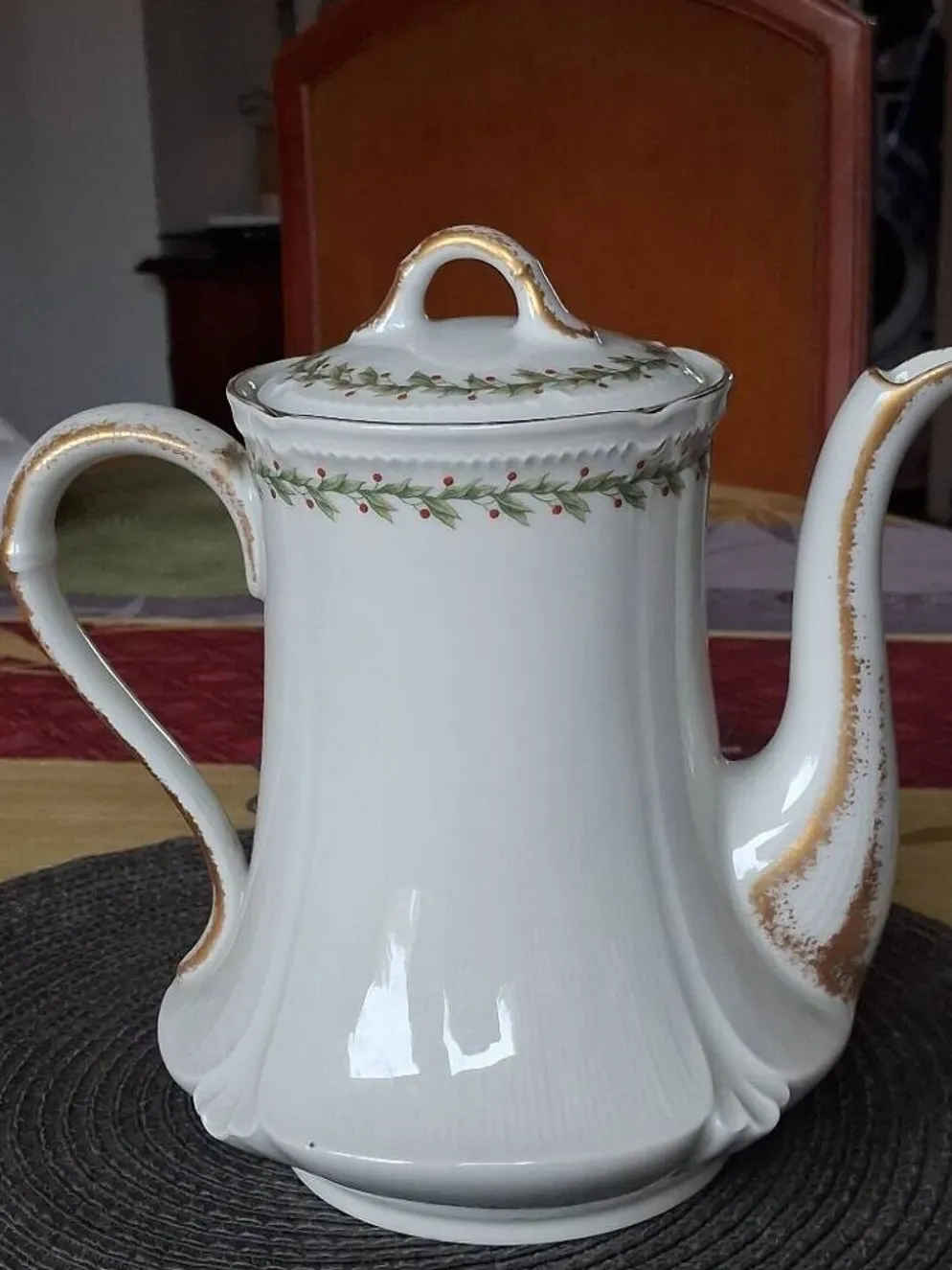 Ancienne cafetière / théière en porcelaine de Limoges