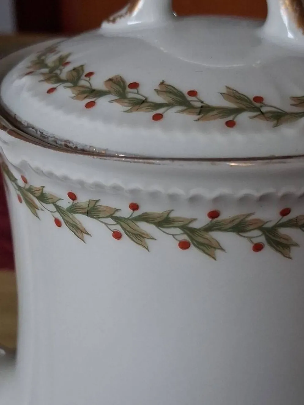 Ancienne cafetière / théière en porcelaine de Limoges