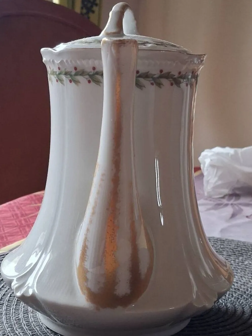 Ancienne cafetière / théière en porcelaine de Limoges