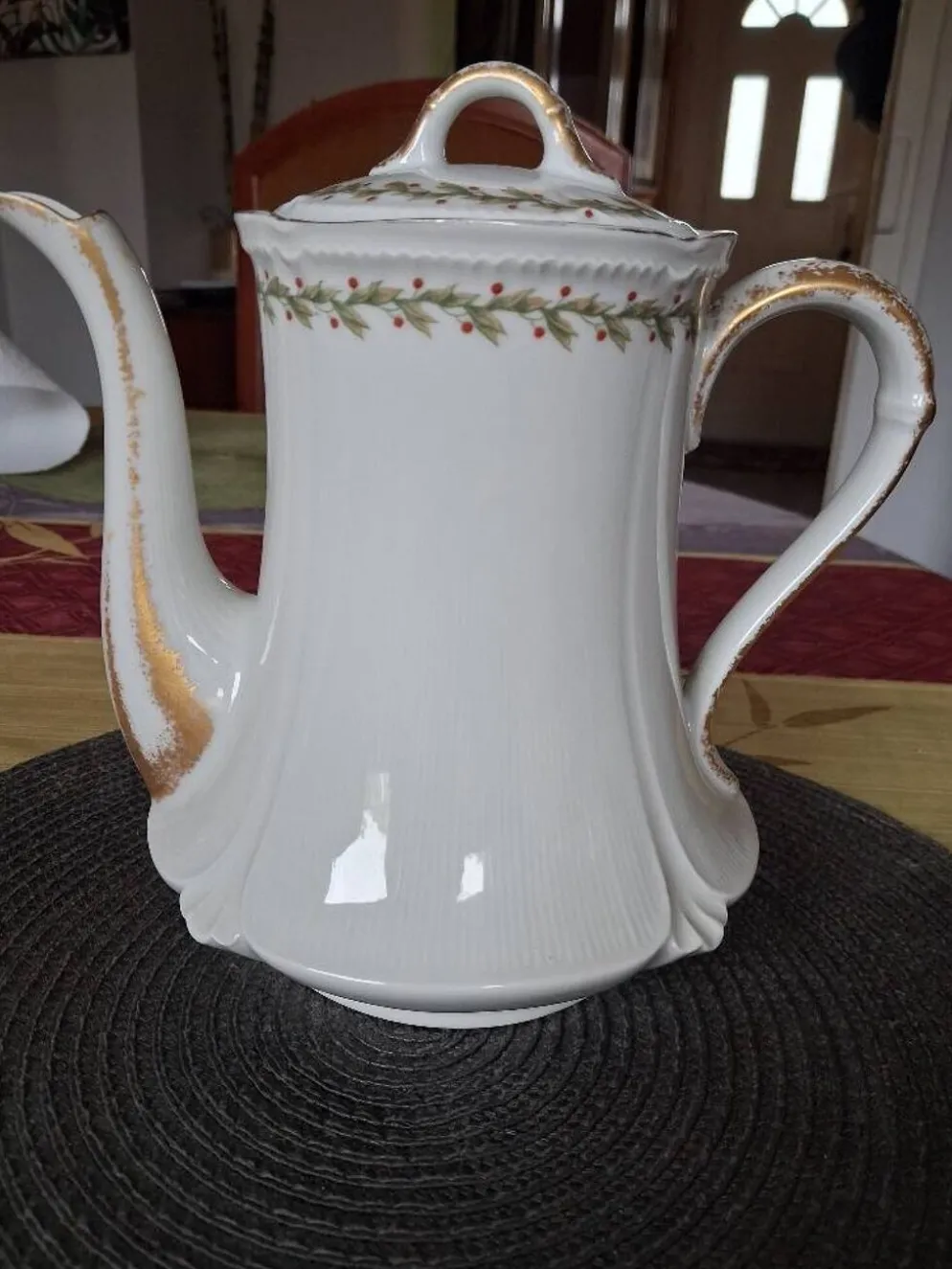 Ancienne cafetière / théière en porcelaine de Limoges