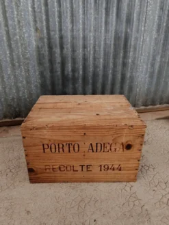 Ancienne caisse en bois Porto Adega