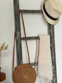 Ancienne échelle décorative en bois