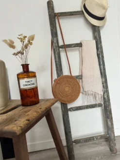 Ancienne échelle décorative en bois