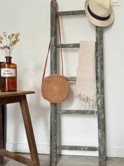 Ancienne échelle décorative en bois