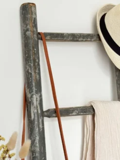 Ancienne échelle décorative en bois