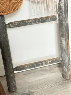 Ancienne échelle décorative en bois