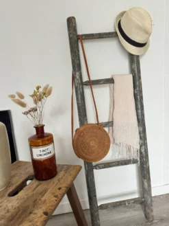 Ancienne échelle décorative en bois