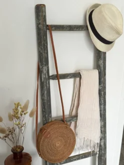 Ancienne échelle décorative en bois