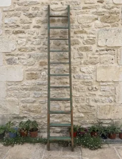 Ancienne échelle de meunier en bois