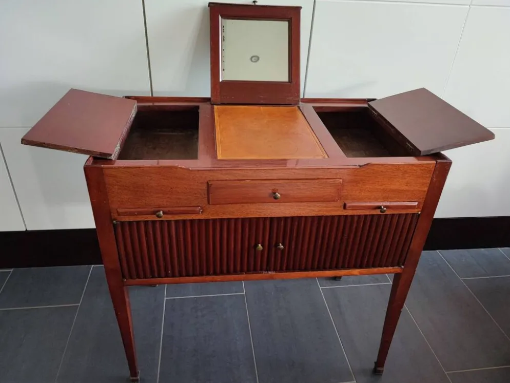 Ancienne coiffeuse Louis XVI