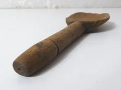 ancienne cuillère en bois