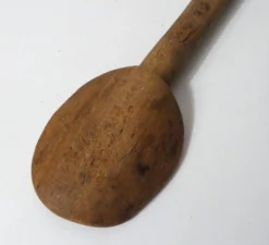 ancienne cuillère en bois