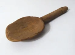 ancienne cuillère en bois