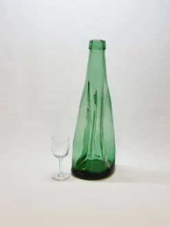 Ancienne Grande Bouteille En Verre Pressé Moulé Vert Écrasé Déformé