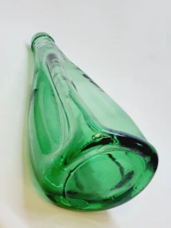 Ancienne Grande Bouteille En Verre Pressé Moulé Vert Écrasé Déformé