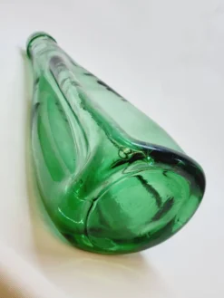 Ancienne Grande Bouteille En Verre Pressé Moulé Vert Écrasé Déformé