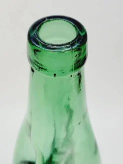 Ancienne Grande Bouteille En Verre Pressé Moulé Vert Écrasé Déformé