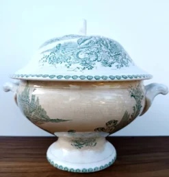 Ancienne grande soupière modèle Trianon St Amand