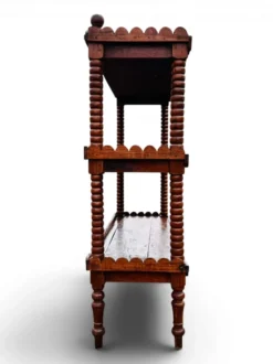 Ancienne grande étagère sur pieds
