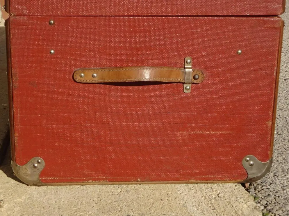 Ancienne malle de voyage cintrée