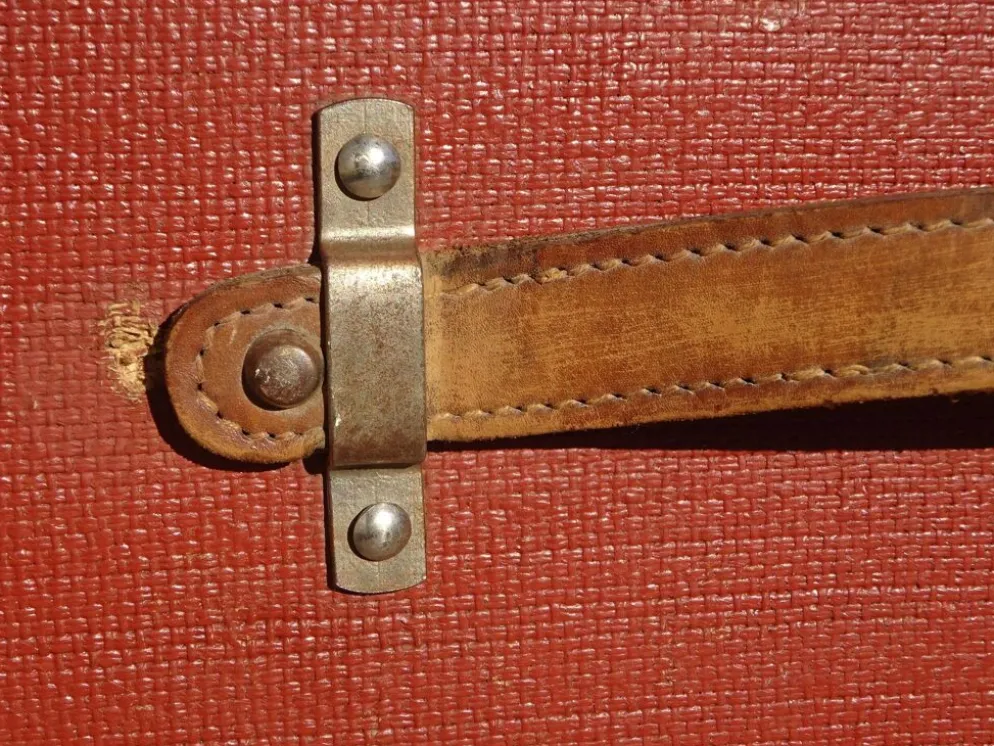 Ancienne malle de voyage cintrée