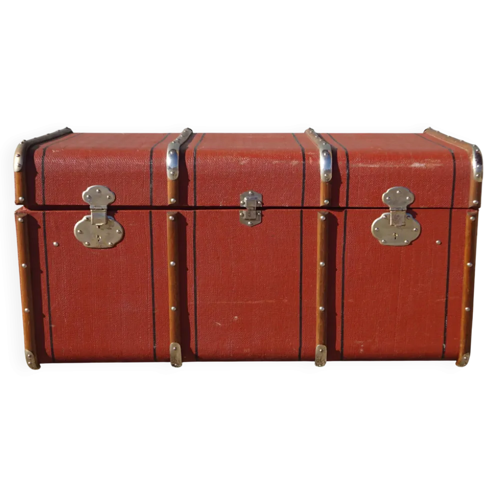 Ancienne malle de voyage cintrée