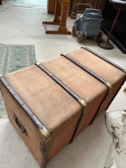 Ancienne malle de voyage « Soyez Père » Lille