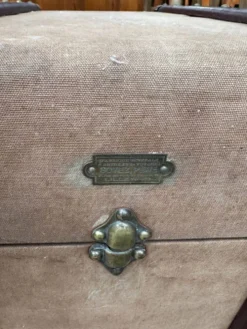Ancienne malle de voyage « Soyez Père » Lille