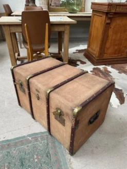 Ancienne malle de voyage « Soyez Père » Lille